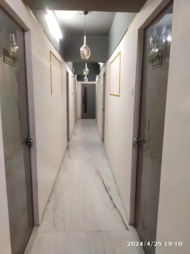 Hotel Vrc Мумбаи Экстерьер фото